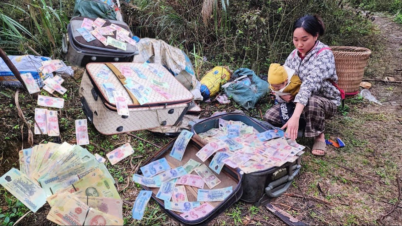 Lucky single mother found a large sum of money at an abandoned landfill :17 year old single mother