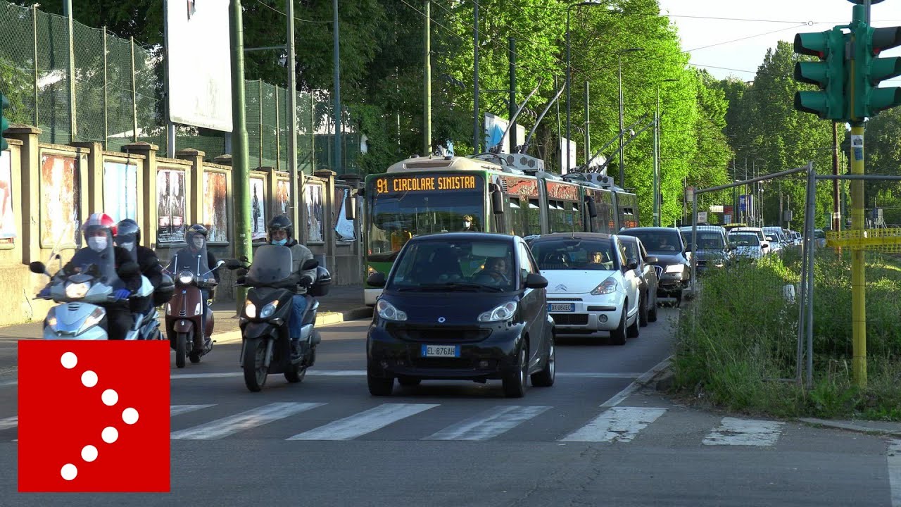 Milano, al via la fase 2. Torna il traffico: code sulla circonvallazione