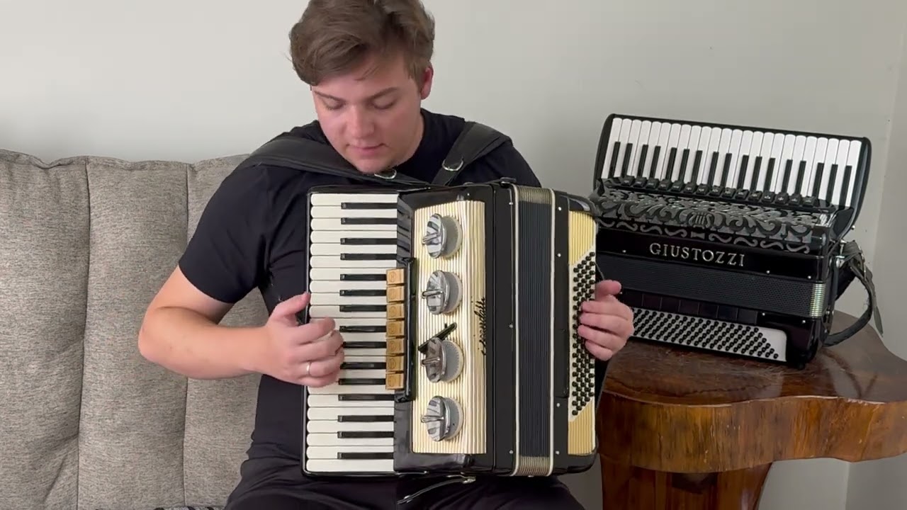 Acordeon Scandalli série Ouro