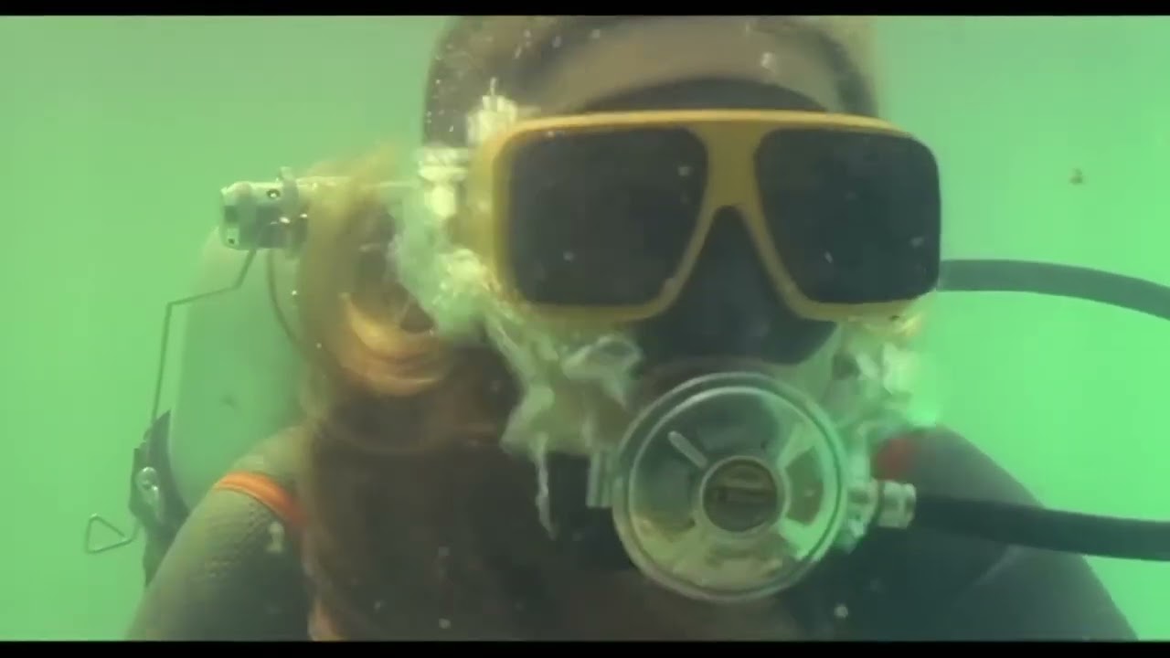 Waves of Lust (1975 Italian movie) - wetsuit 3