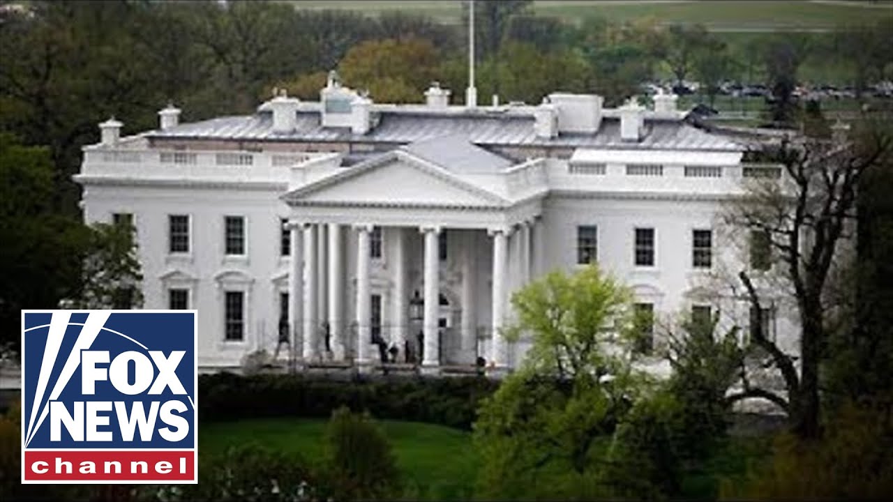 Melania Trump welcomes the White House Christmas tree