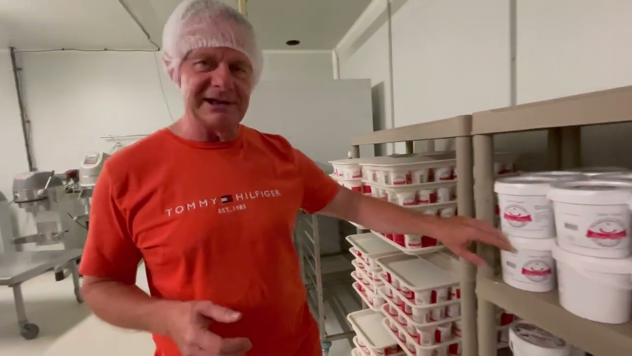 La famille Bourrigault fabrique le crêmet, ce dessert emblématique de l'Anjou