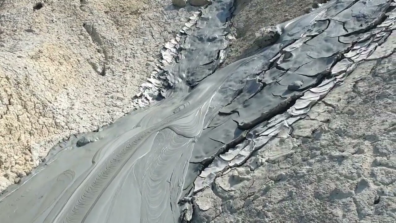 Thick and Smooth Flow from a Mud Volcano