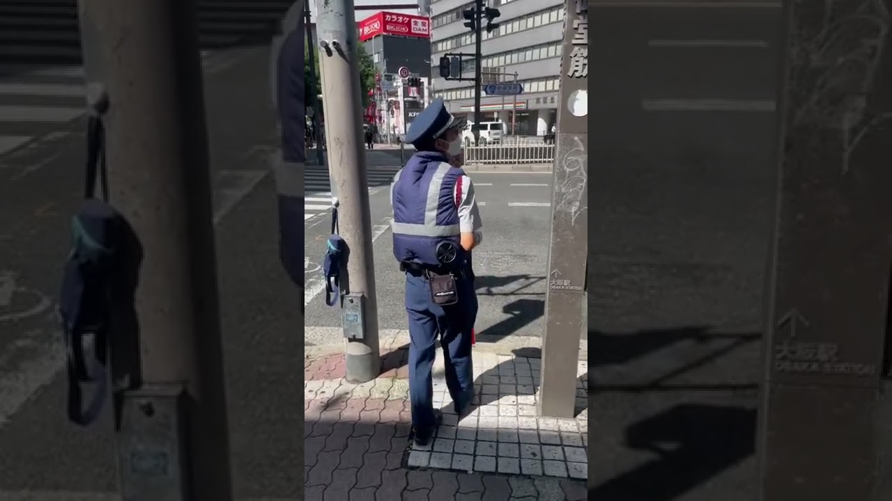 Japanese TrafficGuard Wearing Air-Conditioned Vest!😮👍 #shorts #shortvideo #japaneseculture #japan
