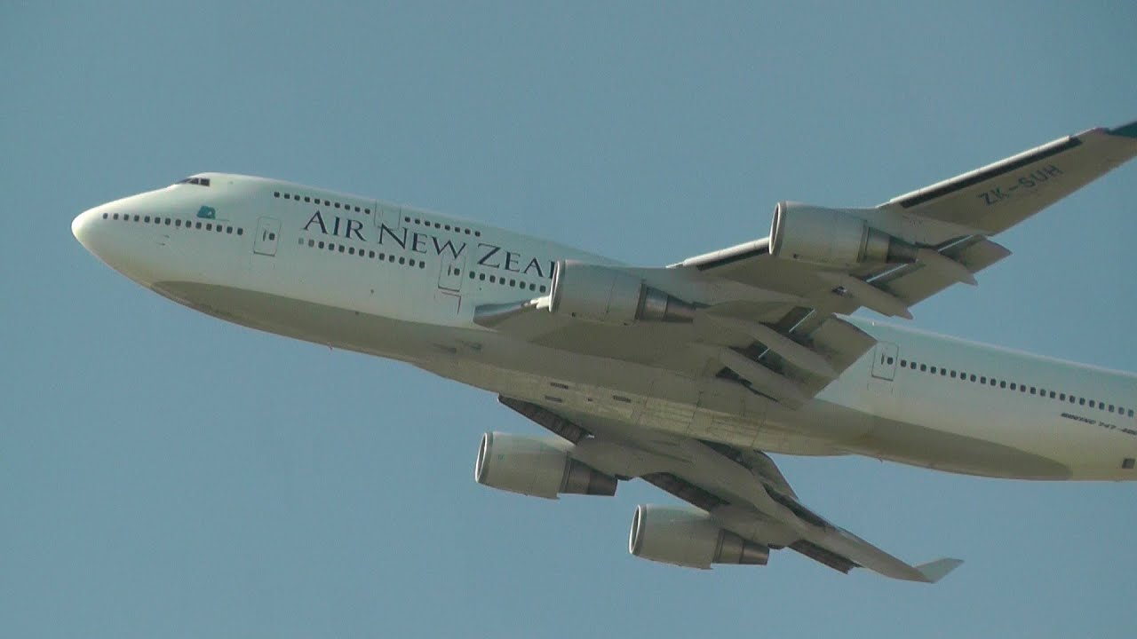 Air New Zealand 747-400 Take Off From Sydney Airport