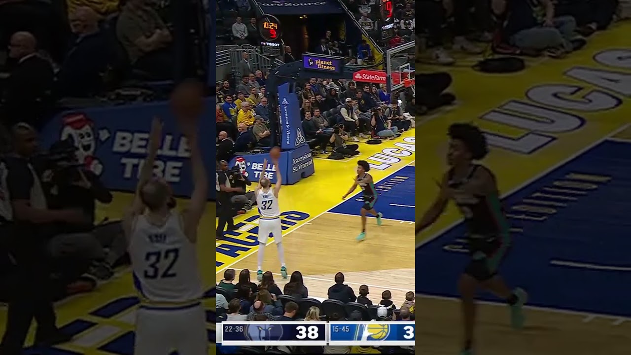 A No-Look DIME from T.J. McConnell & Jay Huff Finishes from the Corner 🔥