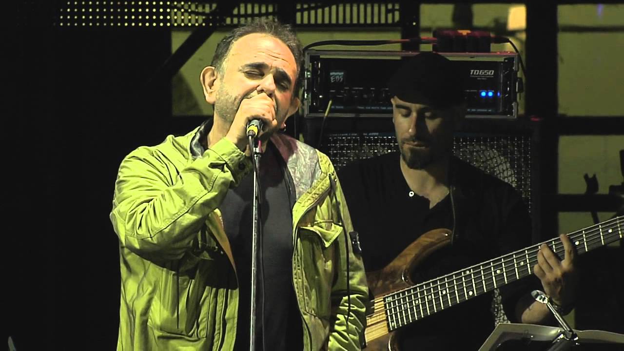 Για όσους με πρόδωσαν - Σάκης Μπουλάς (Live)