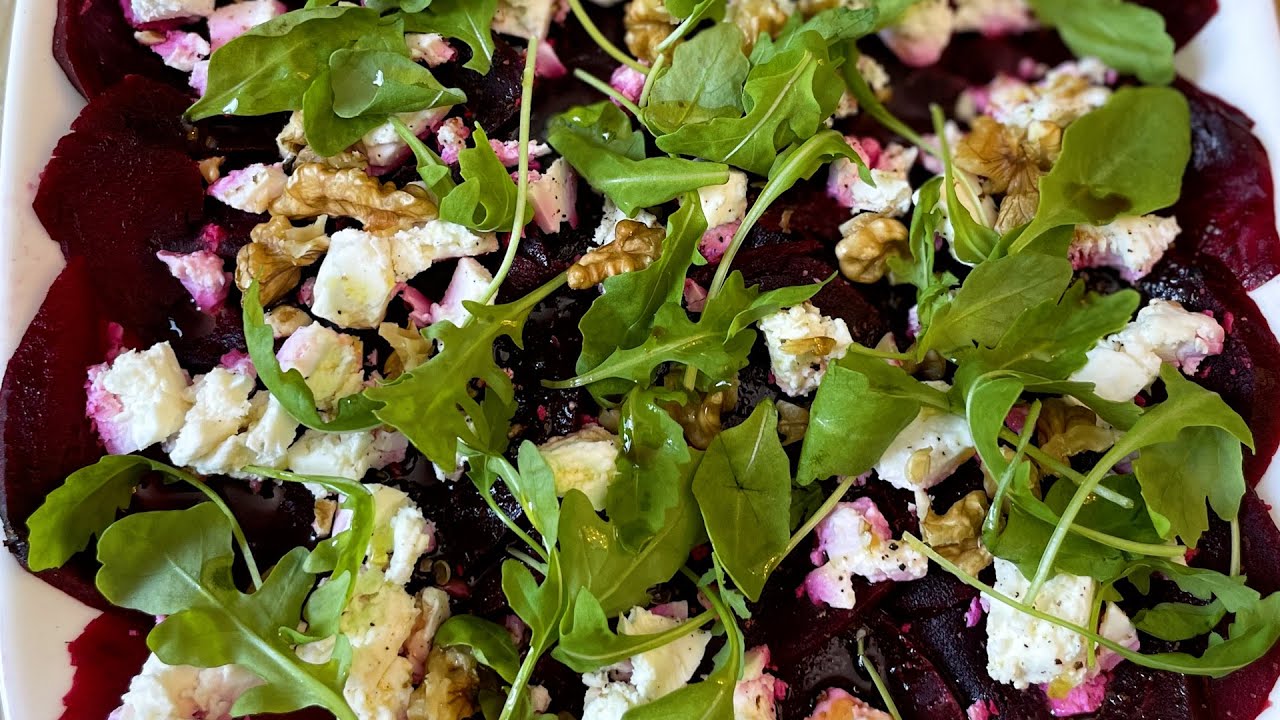 Insolito e freschissimo: ll carpaccio di barbabietole, feta e noci