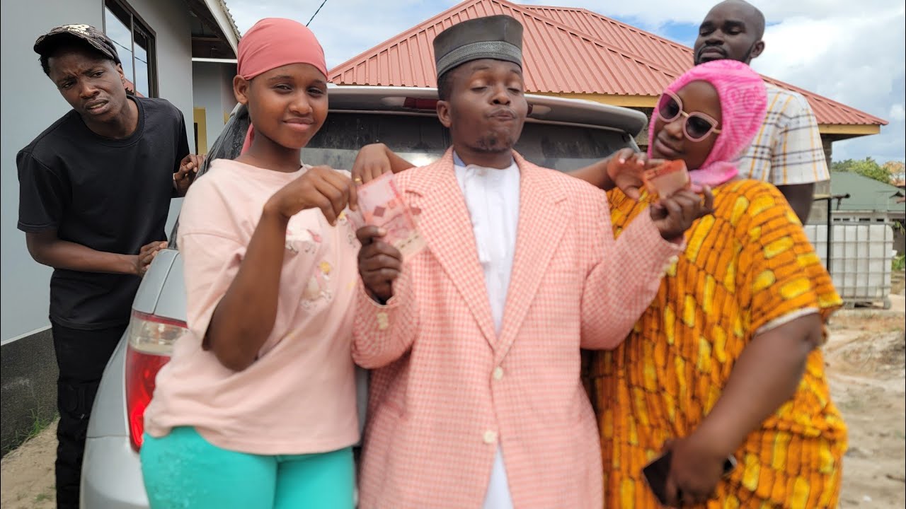 FAMALIA YA MZEE WA HOVYO