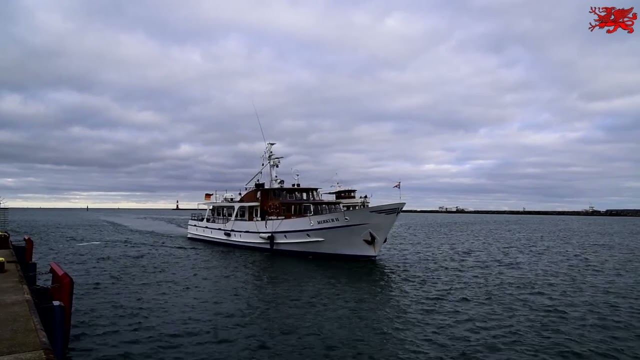 Warnemünde die Merkur II (Motoryacht) und Käpp´n Brass (Fahrgastschiff)