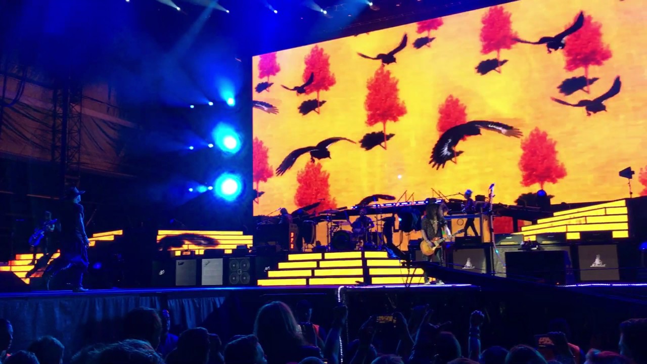 Guns N' Roses - Don't Cry live Praha Prague 4.7. 2017
