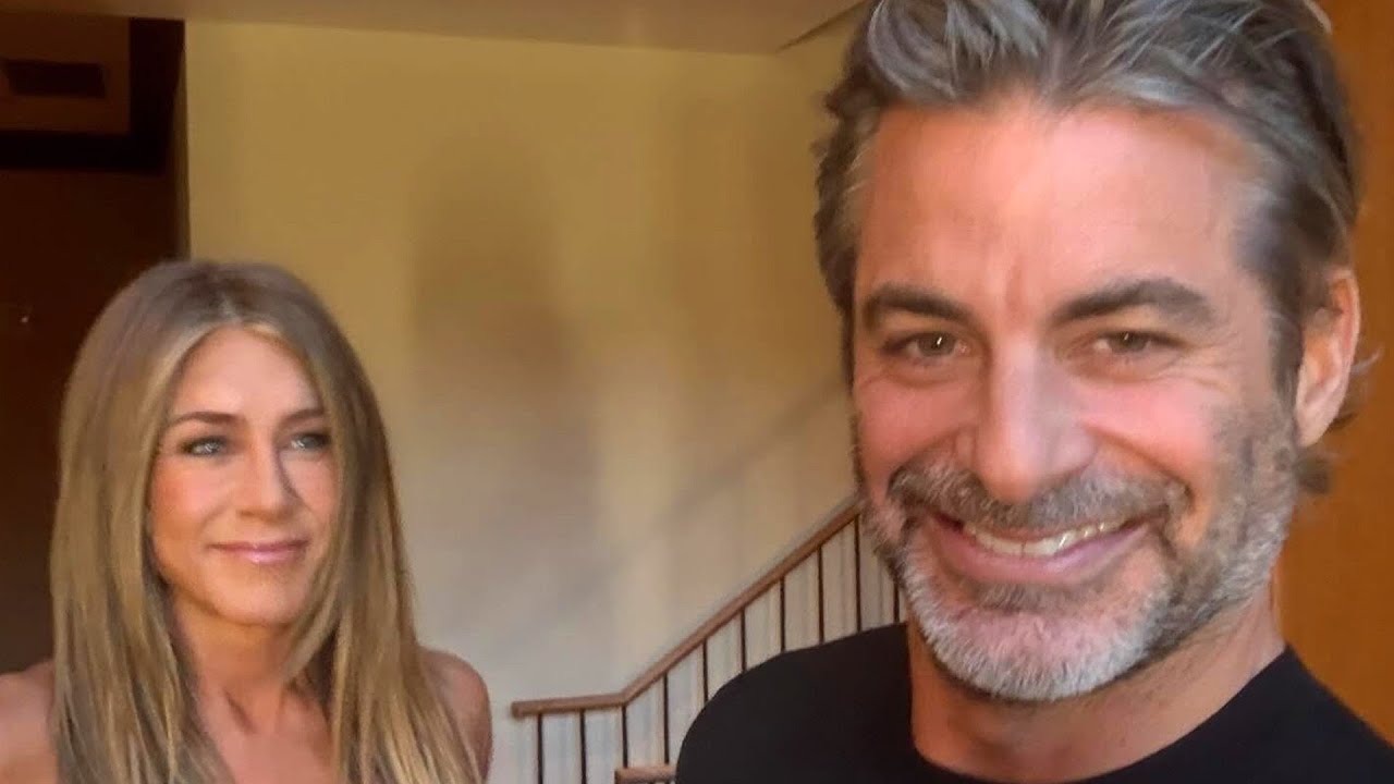 Jennifer Aniston and Boyfriend Jim Curtis Shares New Looks Into Their Romance