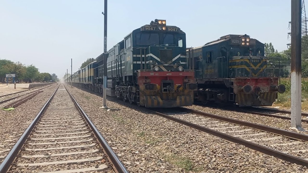 Live view from Locomotive Cab train journey from Train driver cab front view Khanewal To Lahore