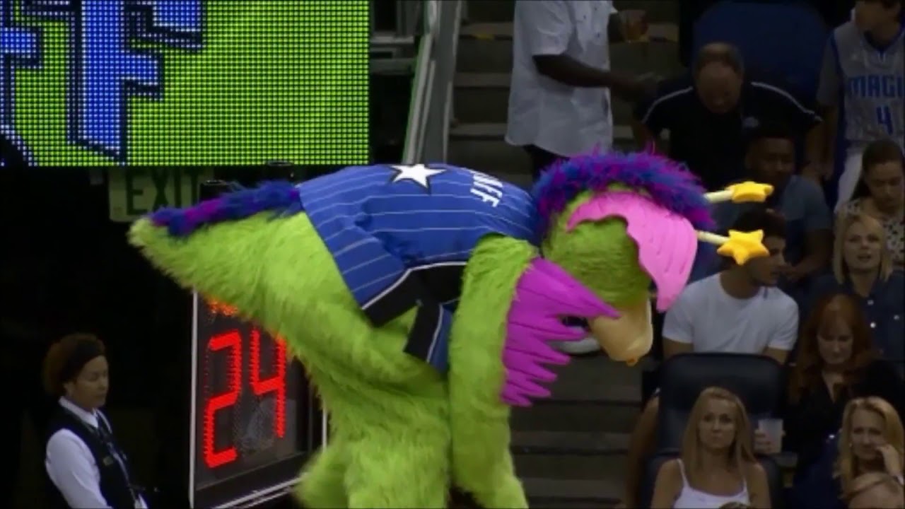 Stuff the Magic Dragon pulls off a ridiculous backflip dunk from a 12 feet ladder