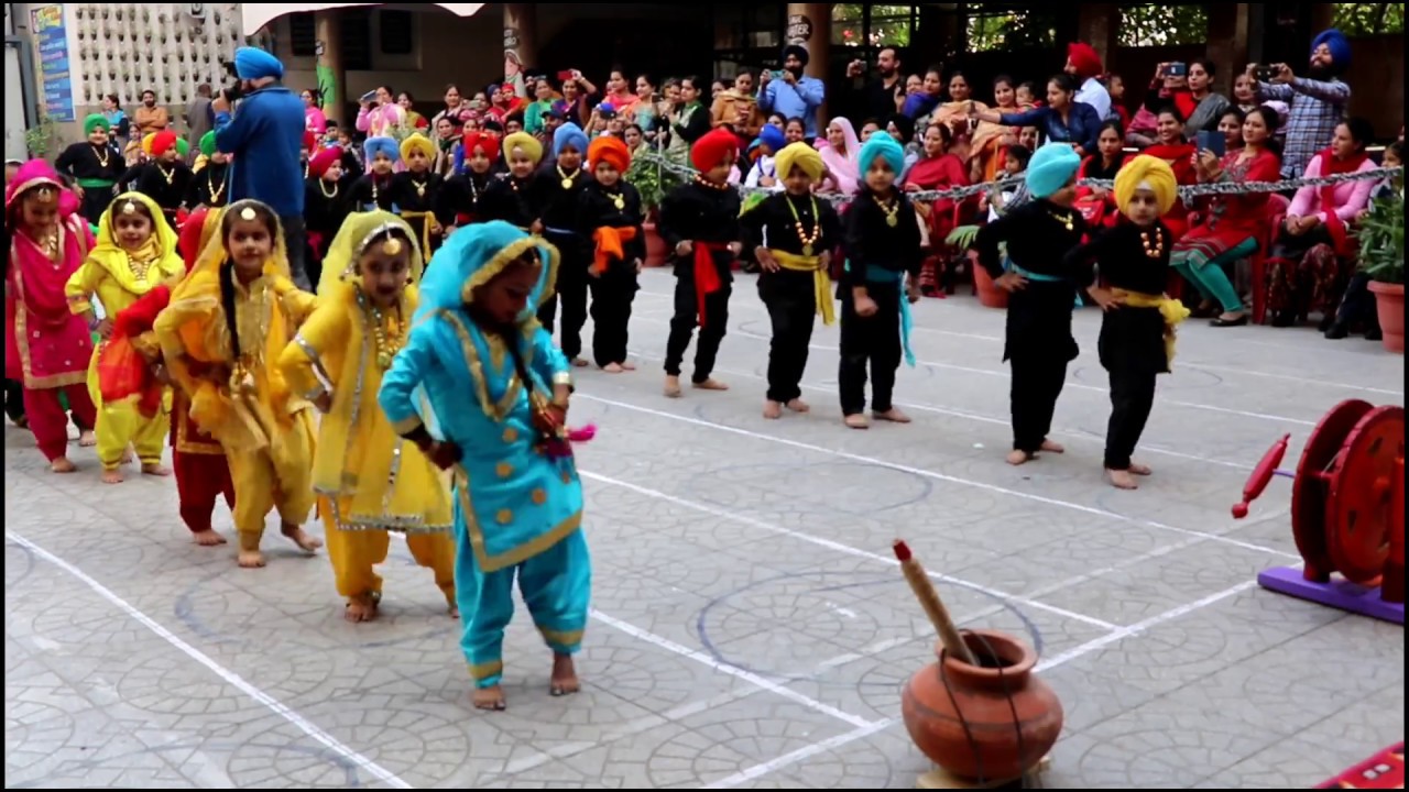 Bhangra Giddha Nursery class students SGHP School Golden Avenue Amritsar