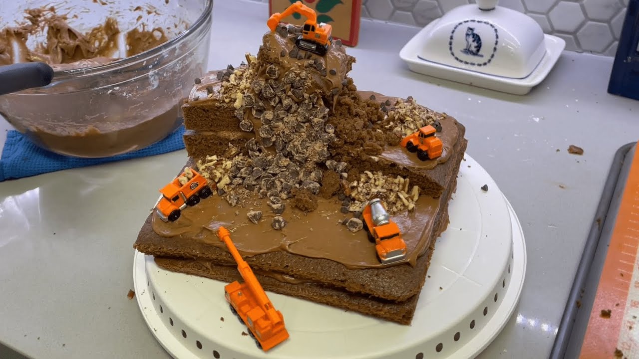 Construction Cake - Making my toddler's birthday cake!