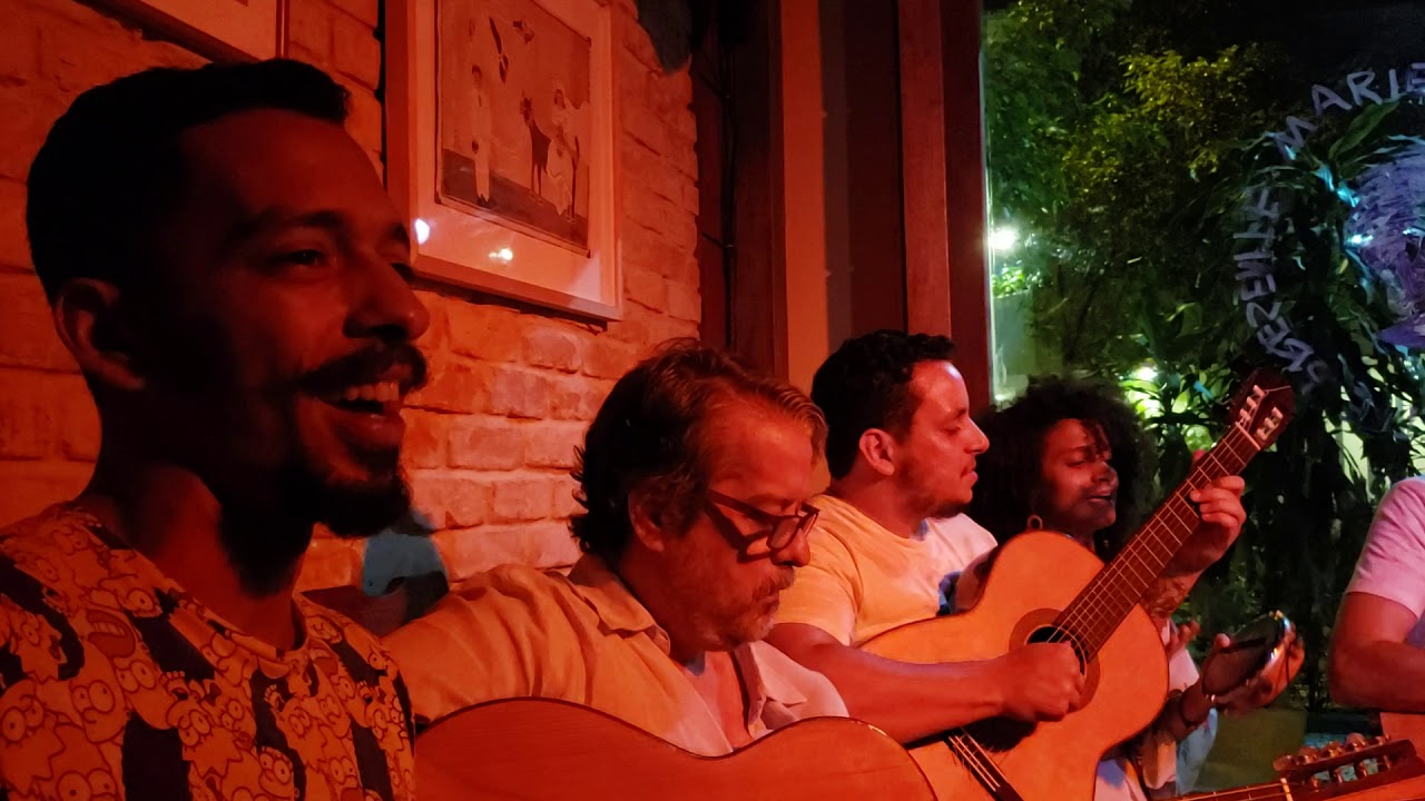Júlio Estrela e o Samba da Gávea em E vamos à Luta de Gonzaguinha