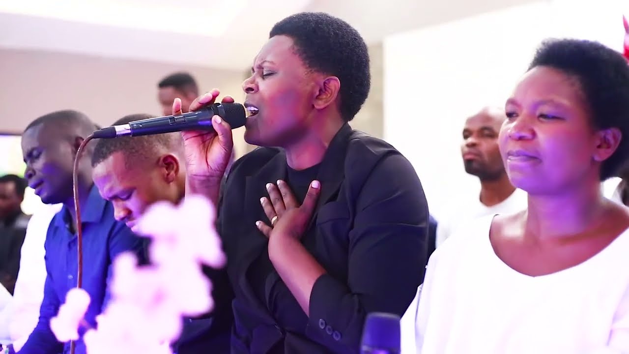 Session 1:DATA WATWESE BY Future hope choir 