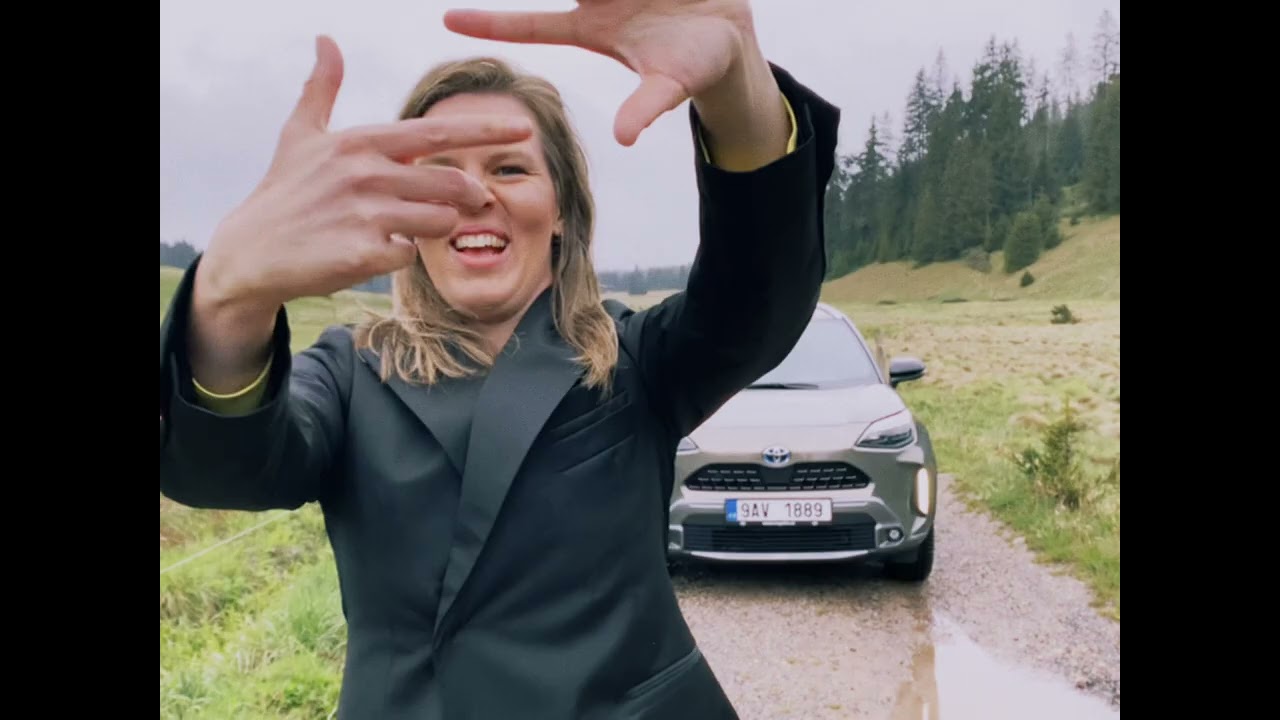 Fashion shoot: Anna Luxová ft. Yaris Cross