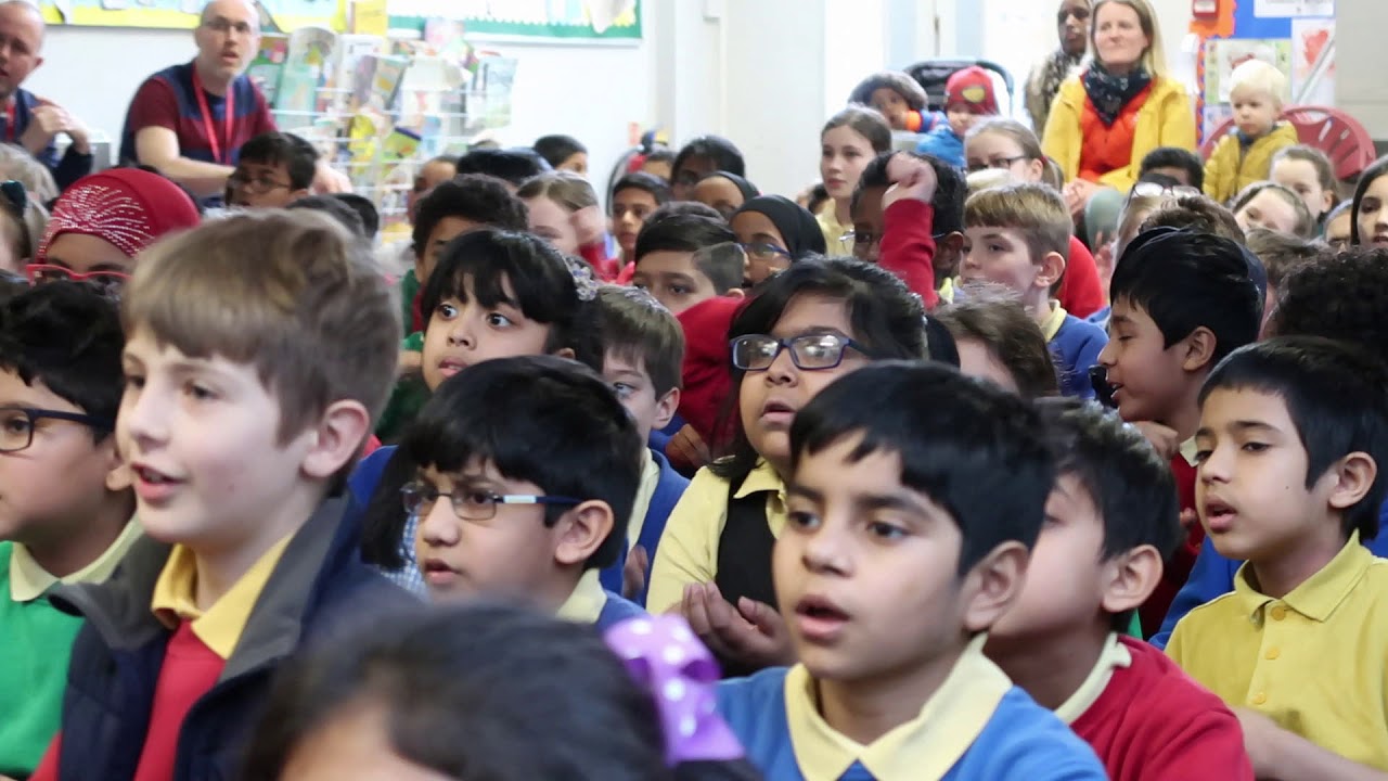 GLOBE PRIMARY SCHOOL SIGN2SING 2019 sitting down