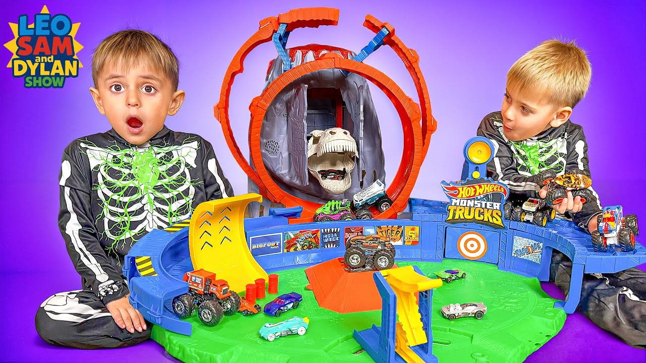 Эпичные Hot Wheels Monster Trucks T-Rex Volcano Arena: распаковка, игра и сюрпризы! | Лео Сэм и Д...