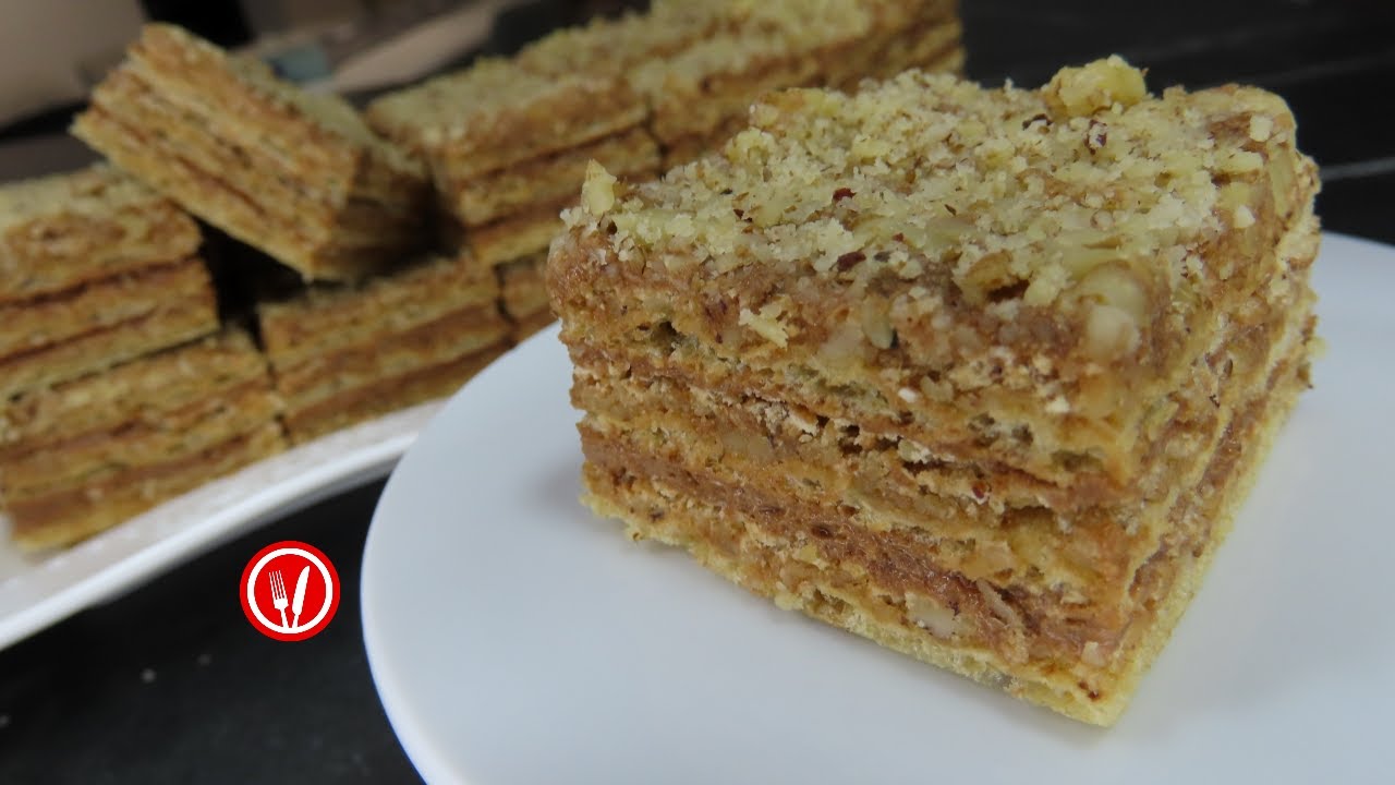 Делаем красивые вафельные коржи с грецкими орехами - Рецепт