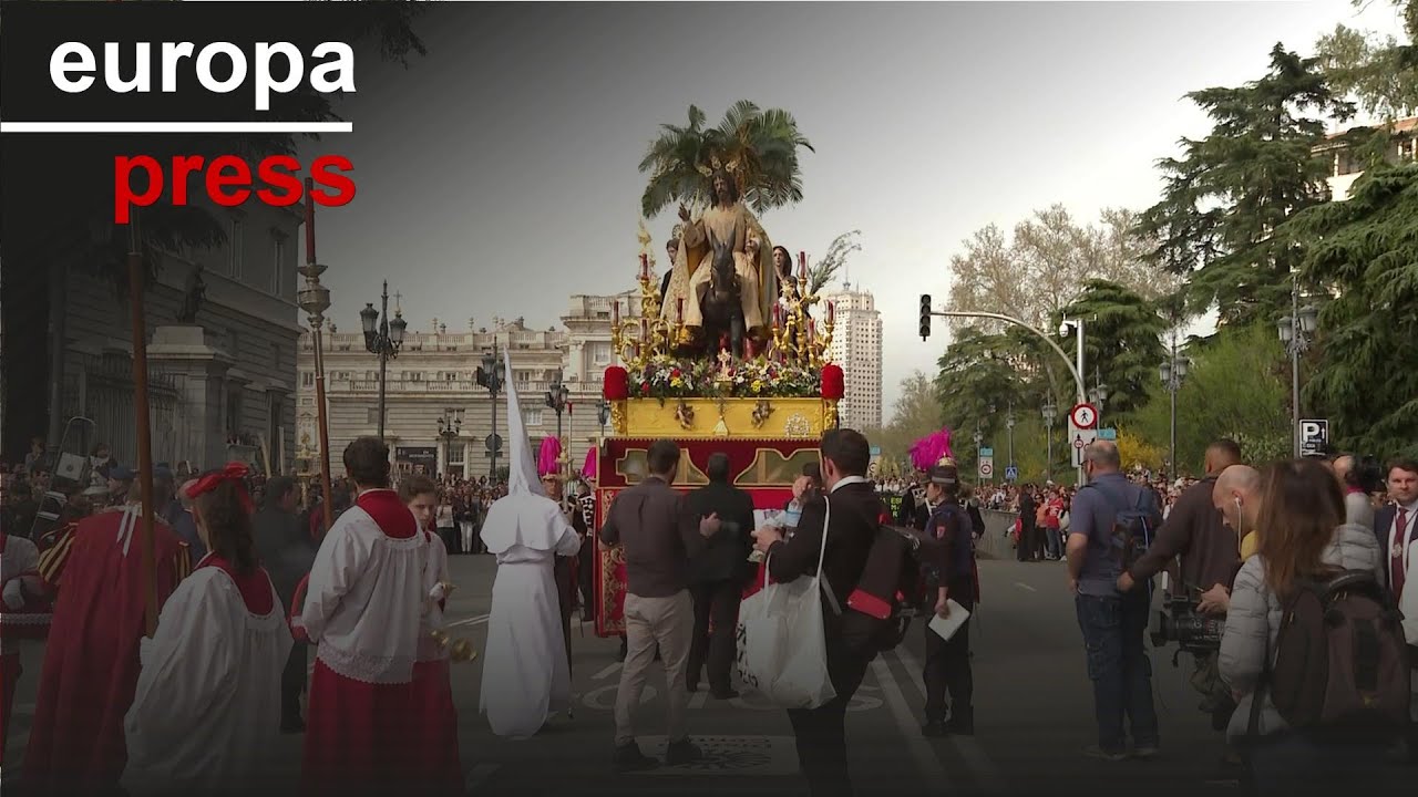 La procesión de La Borriquita recorre las calles de Madrid este Domingo de Ramos