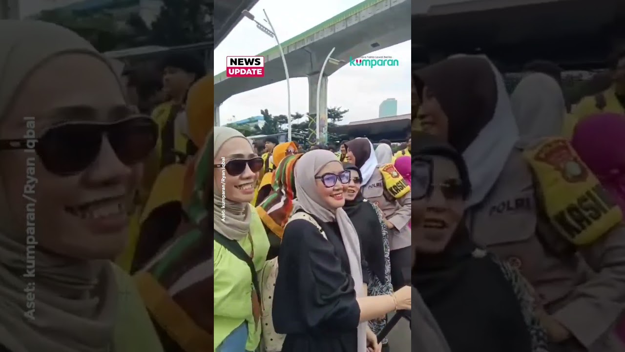 Demo di Mabes Polri: Dikawal polisi berpeci, mahasiswa bawa seragam sekolah bercat merah