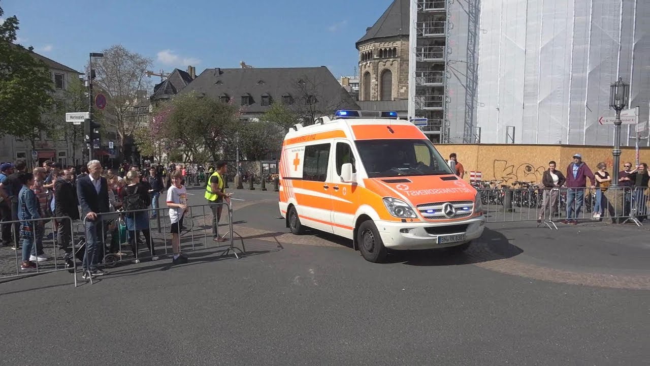 Erstmalig: RTW 7-21 mit 4 Frontblitzern DRK Bonn