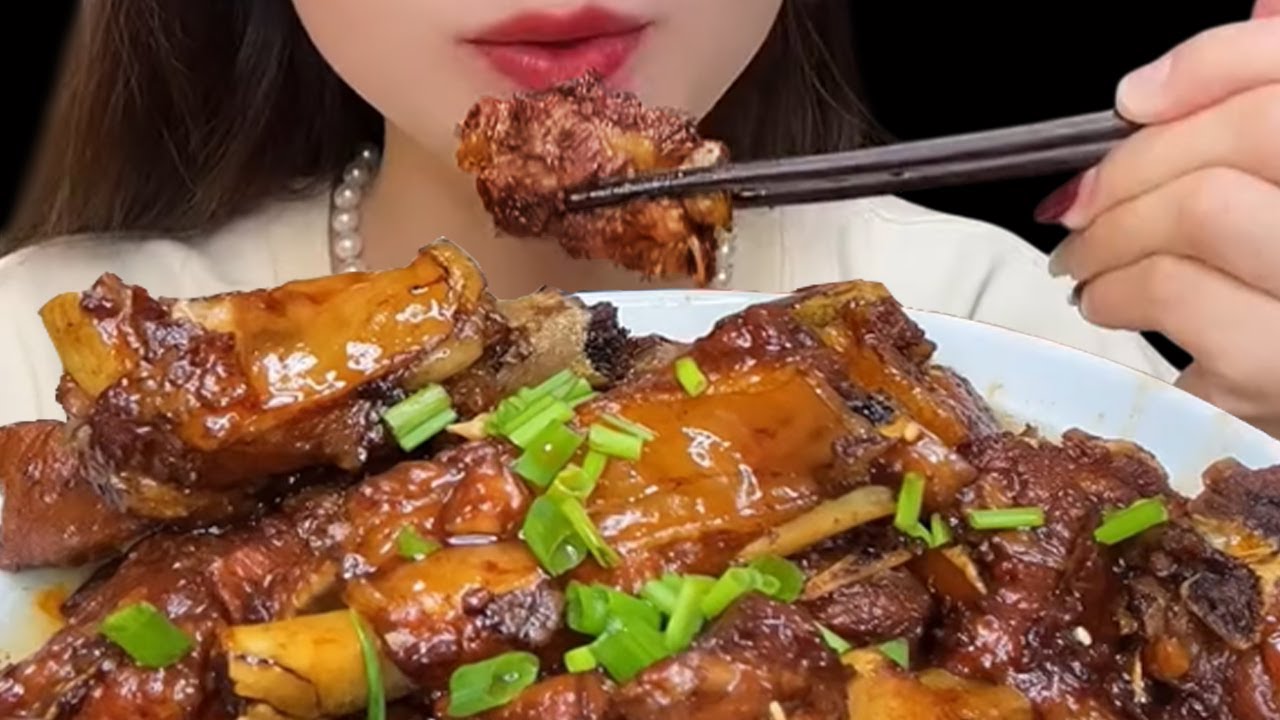 EATING CHINES FOOD | Home Cooked Meal - Eating braised pork ribs with rice