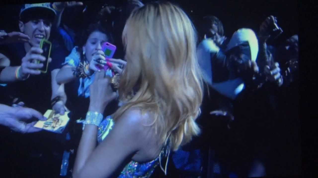 Rihanna - S&M (Antwerp, Sportpaleis 05.06, Diamonds World Tour)