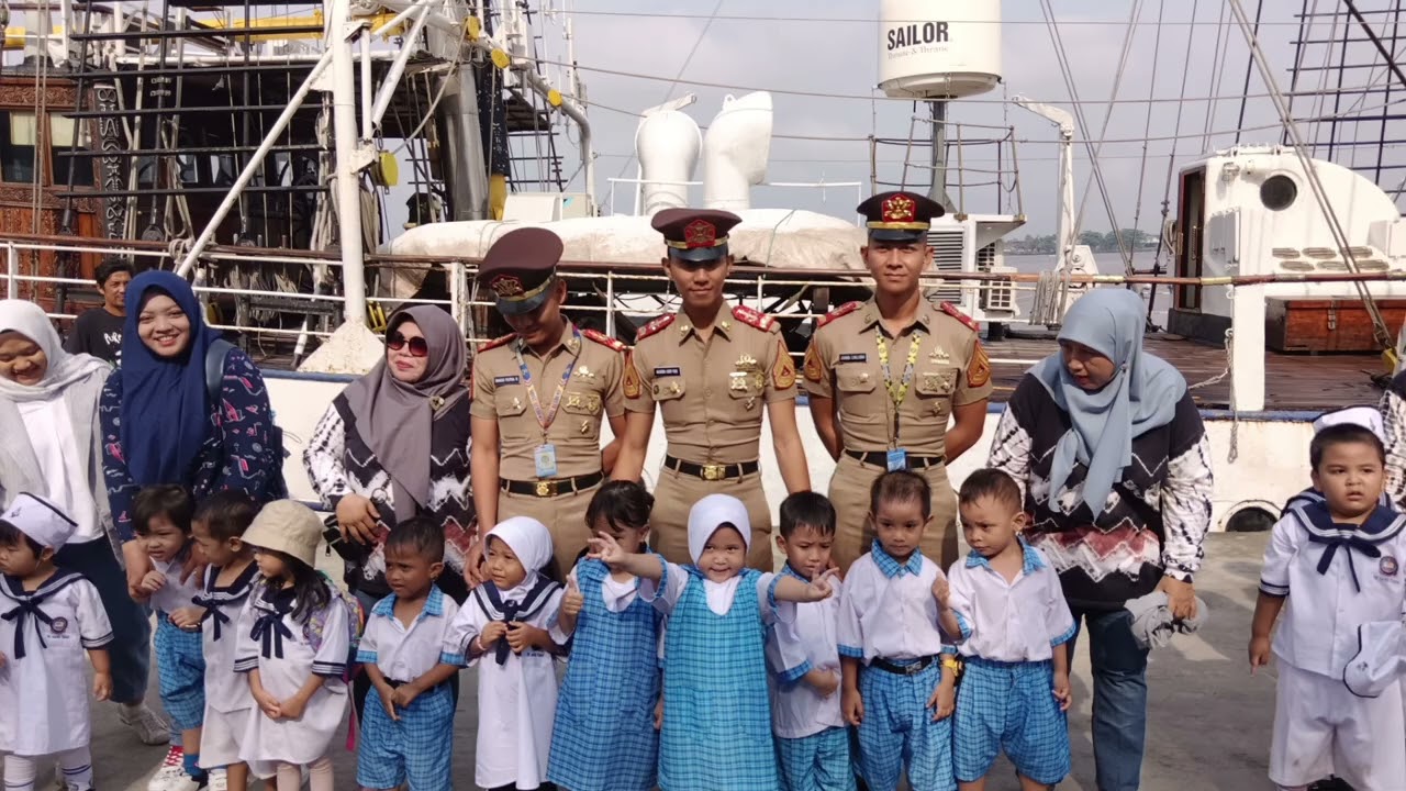 azkia ekschool lihat kapal perang 16 nov 23