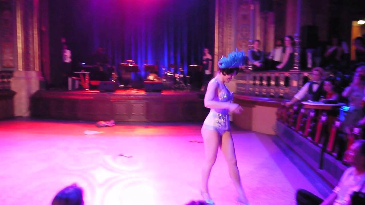 Sharon Davis dancing Burlesque at Swinging Theater 2016