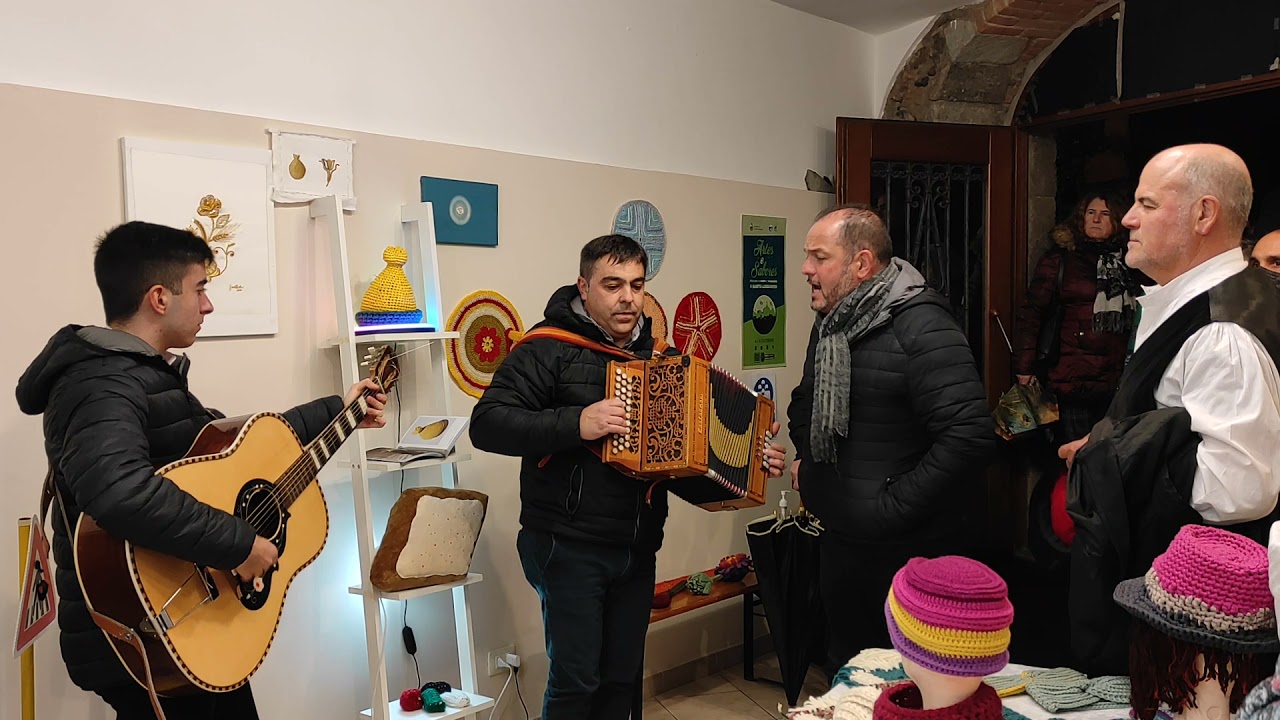 Artes e Sabores 2021.Santu Lussurgiu . Spazio espositivo Fusilla. Canti itineranti. Su ballitu.