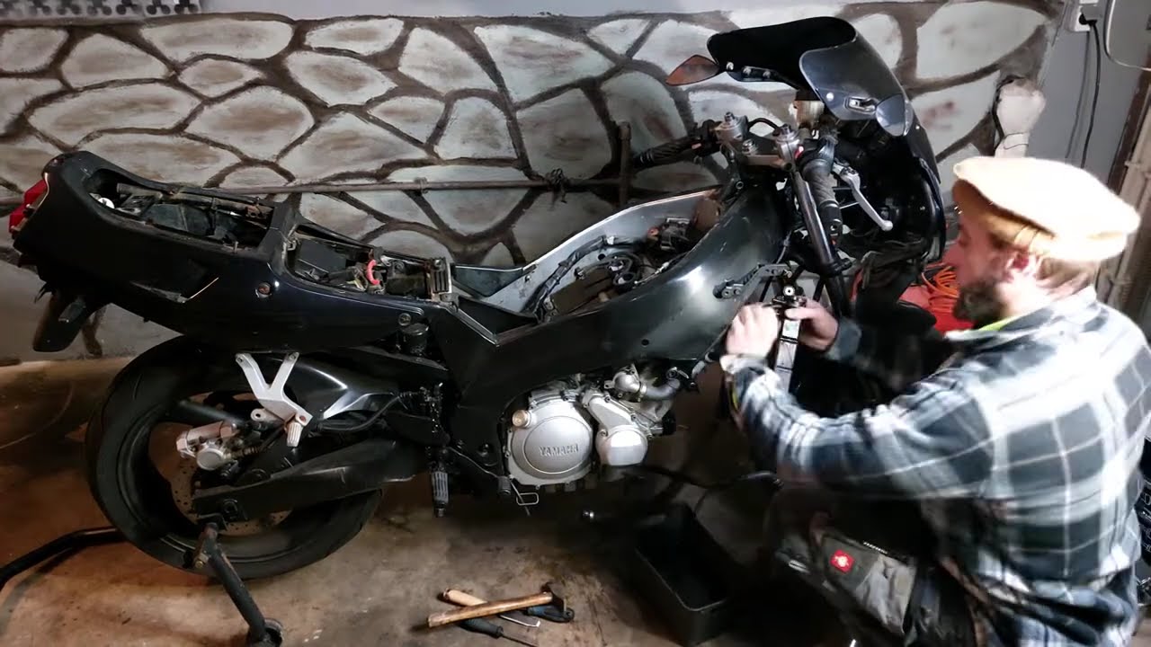 Yamaha FZR 600 4JH Disassembled Motorcycle №2