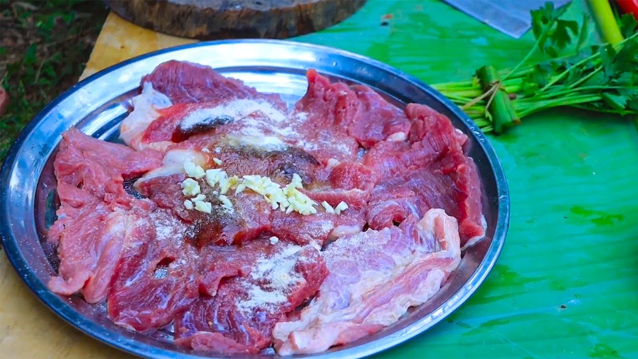 Village Cooking food Cook delicious roast beef with fresh vegetables