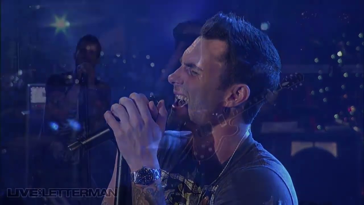 Maroon 5 - She Will Be Loved ( The Best Live Performance )