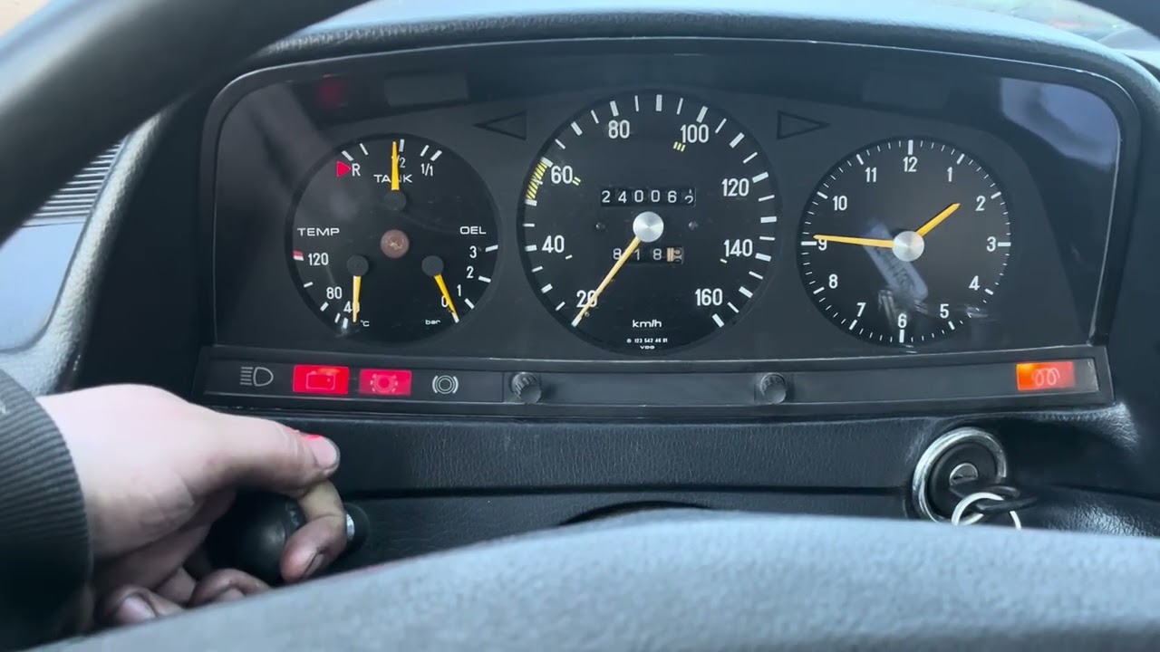 Mercedes 240D 1978 - Cold start at -5c