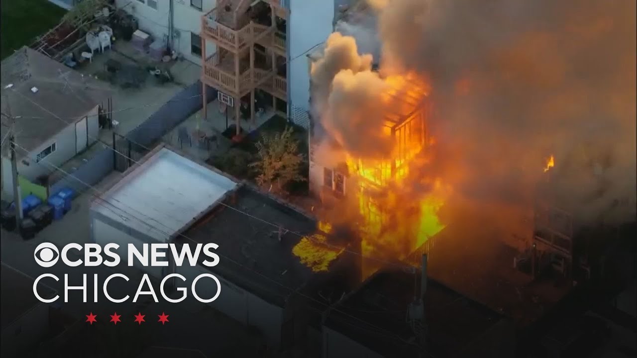 Massive fire erupts at Albany Park apartment building