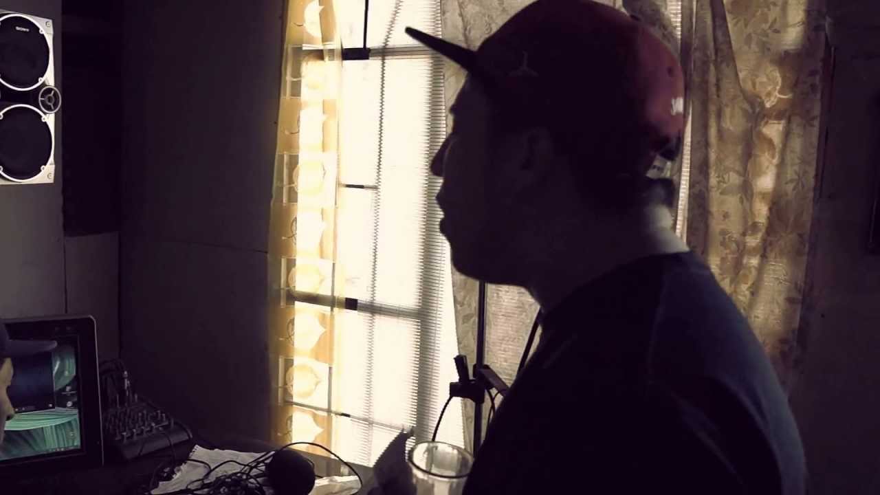 Bajo el sepelio Ft Masquad -  Ensayo