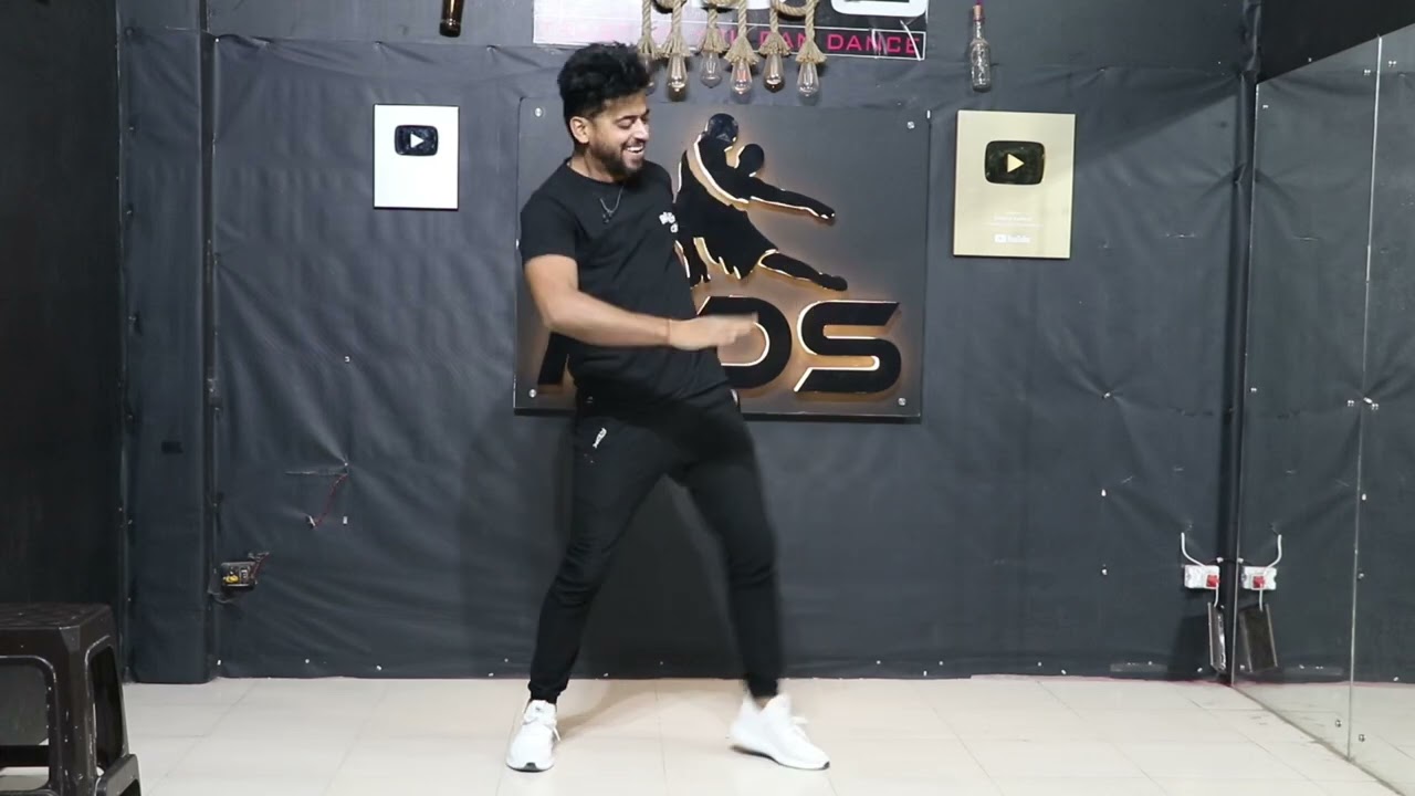 Gore Tan se sarakta jaye// Bollywood Dance//Govida style Dance//Manish Indoriya