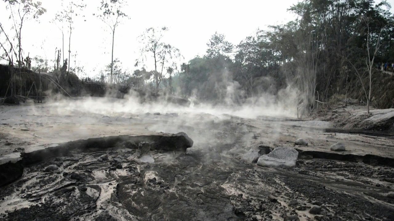 Vulkan Semeru bedeckt weite Landstriche mit Asche | AFP