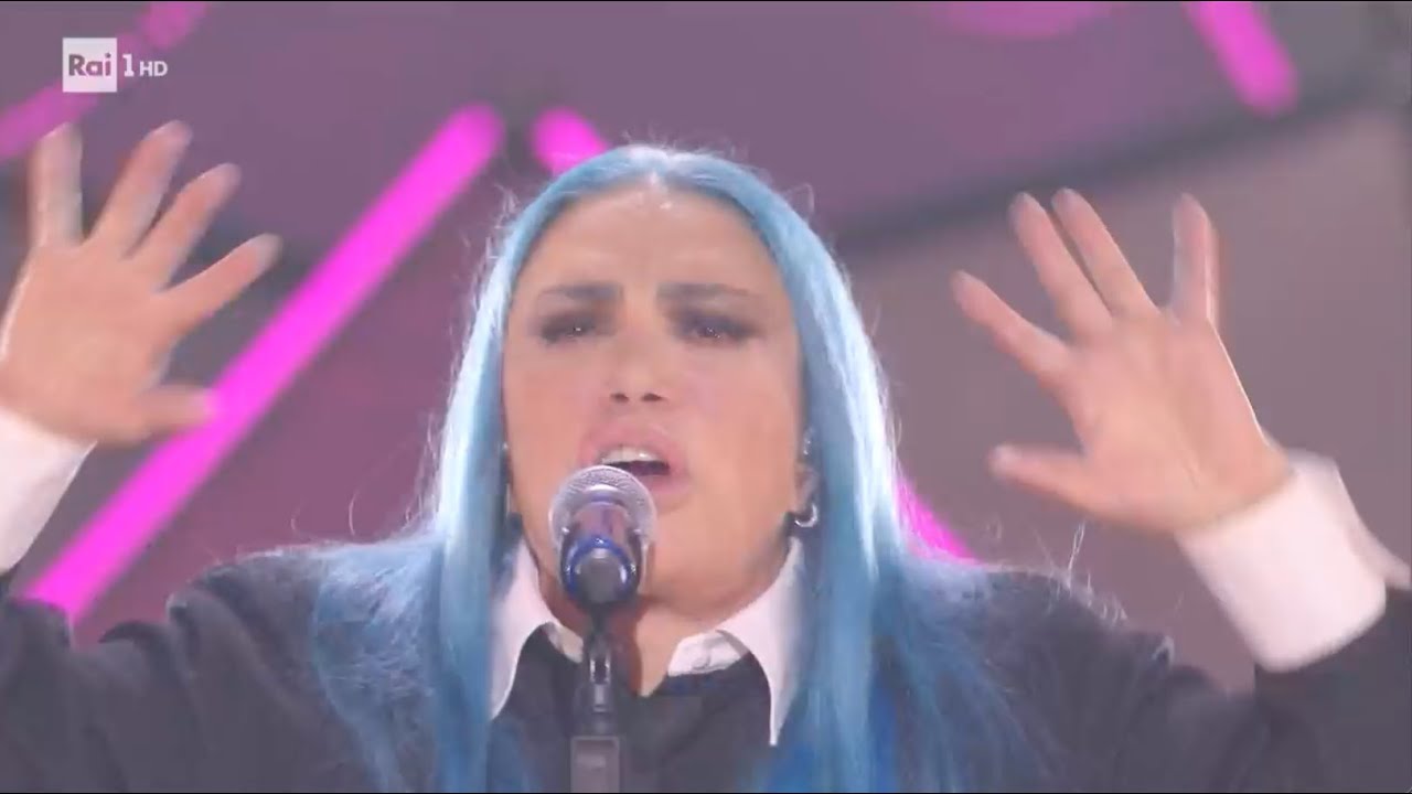 Sanremo 2024 - Loredana Berté canta 
