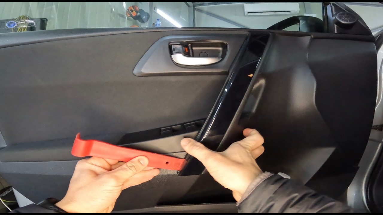 How To Remove Door Panel Toyota Auris II 2012-2018 , How To Change Speakers