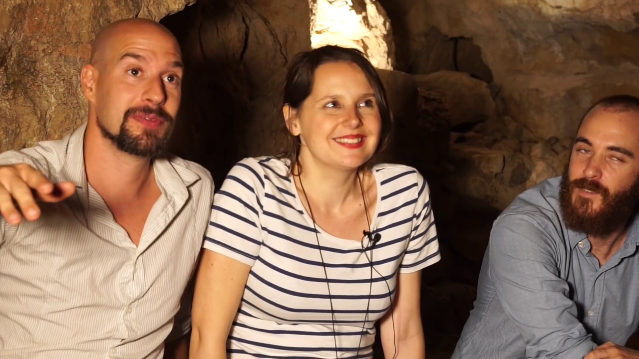 Singin' in the Cave: Stéphanie Cadel et la Caravane (África)