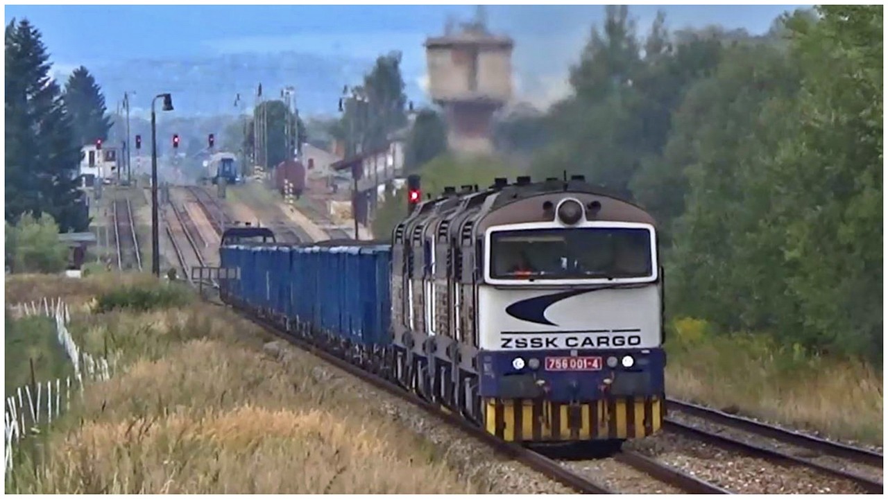 4 Okuliarniky v čele ťažk&eacute;ho uhoľn&eacute;ho vlaku #train #vlaky #railway #heavytrain