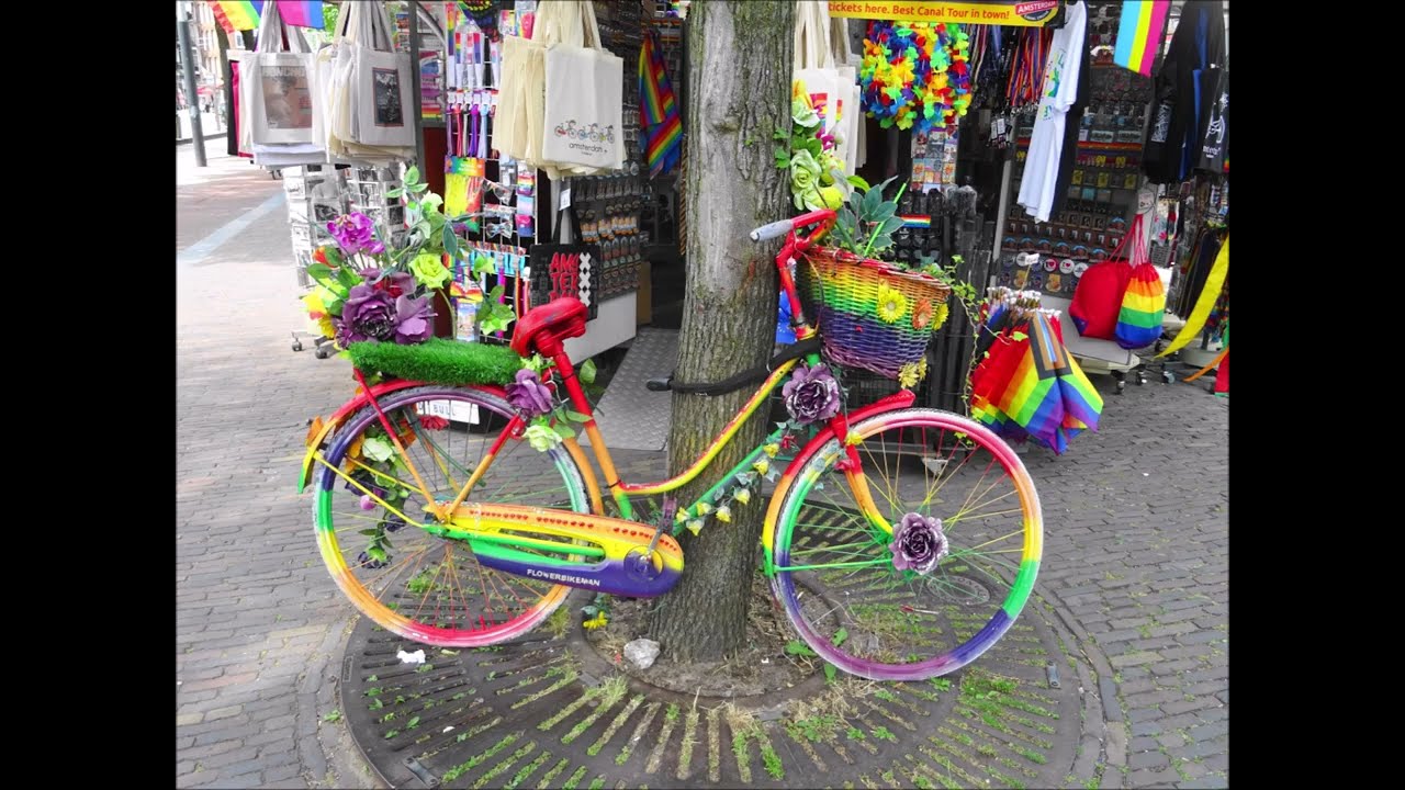 Bakfietsen en kleurrijke  oude en bijzondere fietsen in Amsterdam