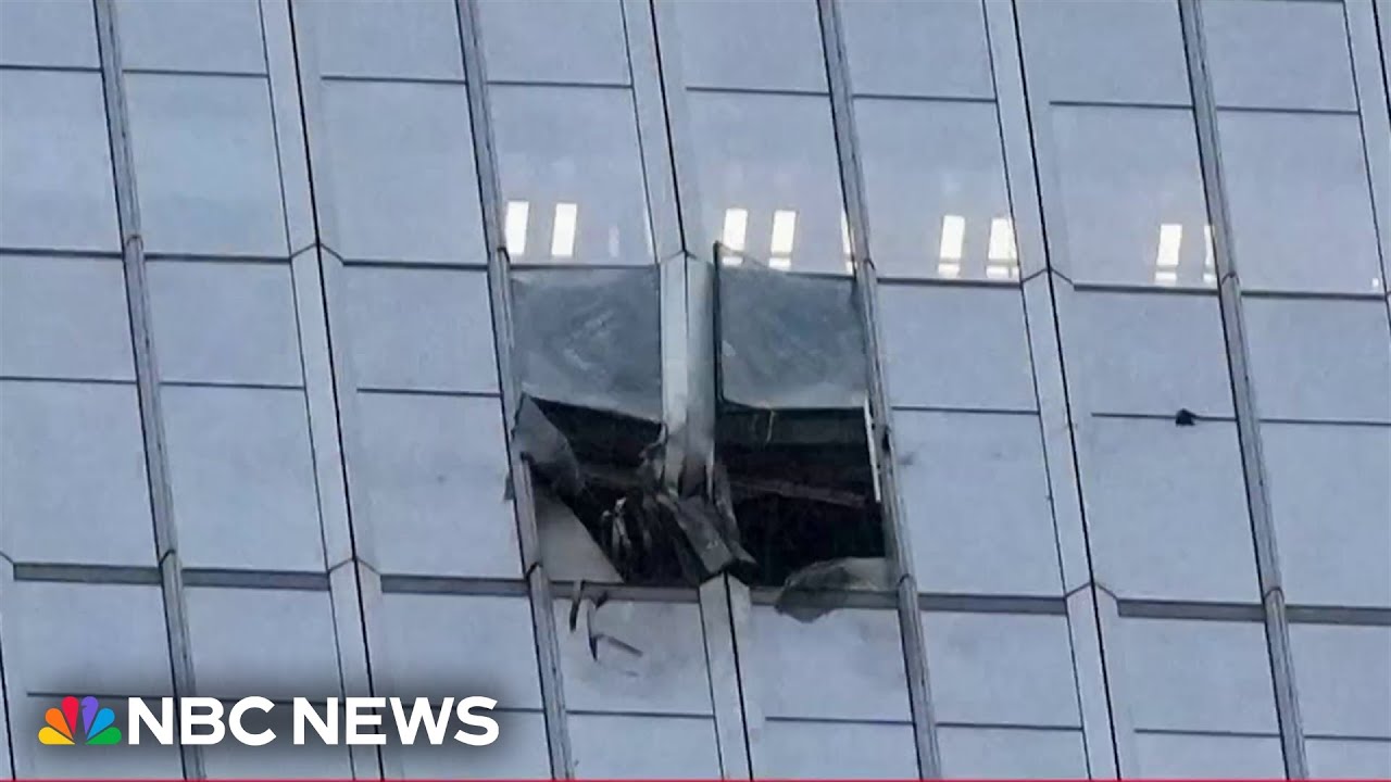 Aircraft crashes into a Beijing skyscraper