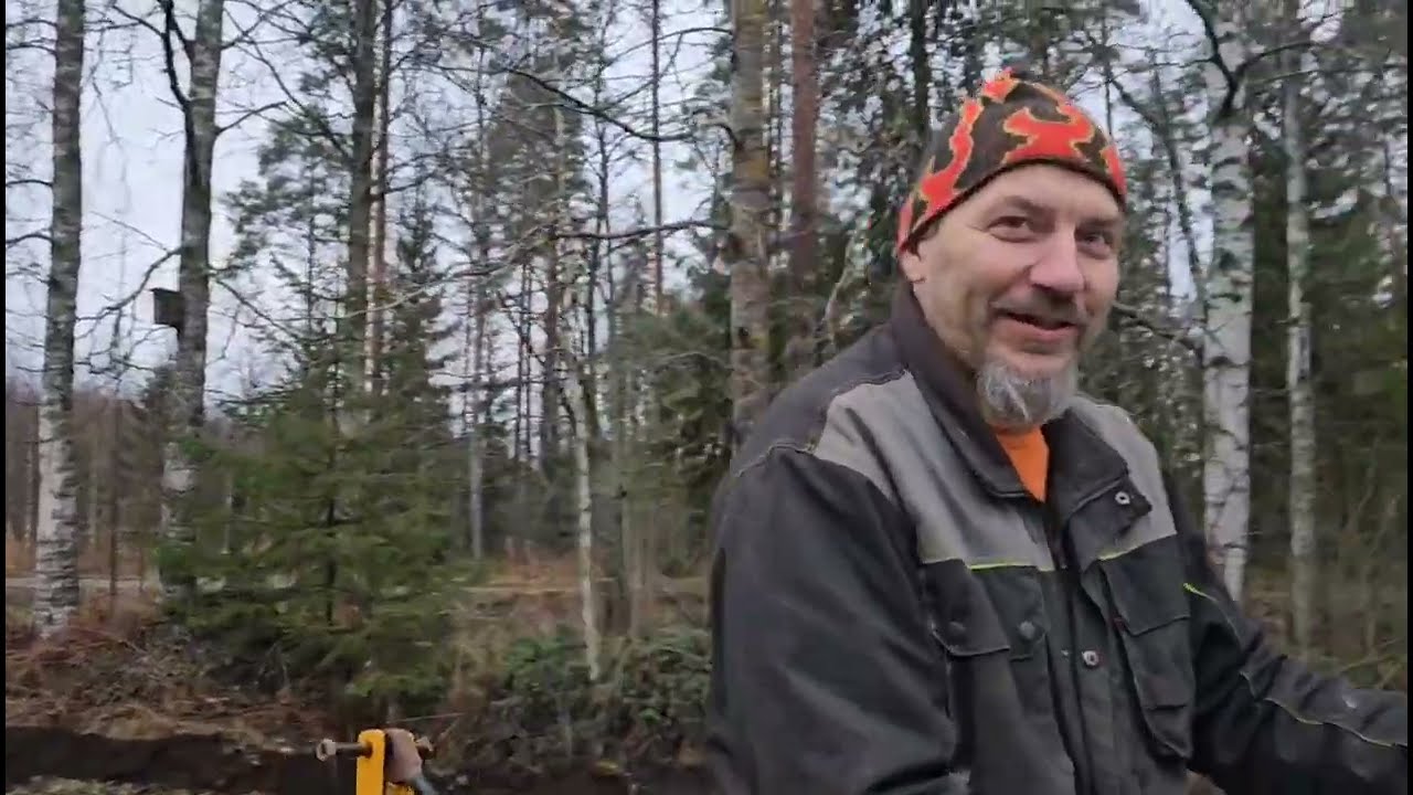 Kyntäjä ei periksi anna! Spunky plowman!