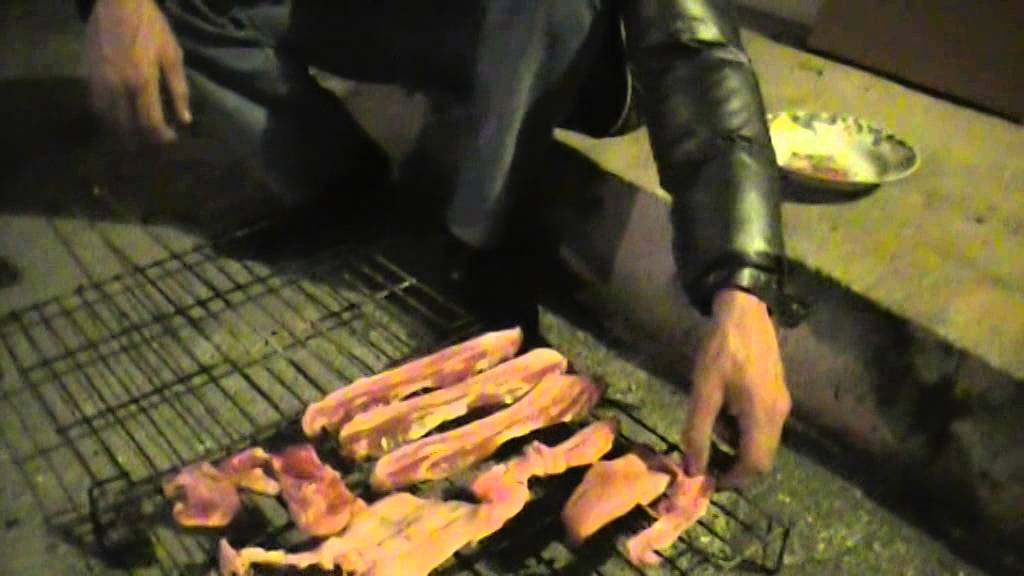 El seductor de tomelloso se prepara una parrillada.
